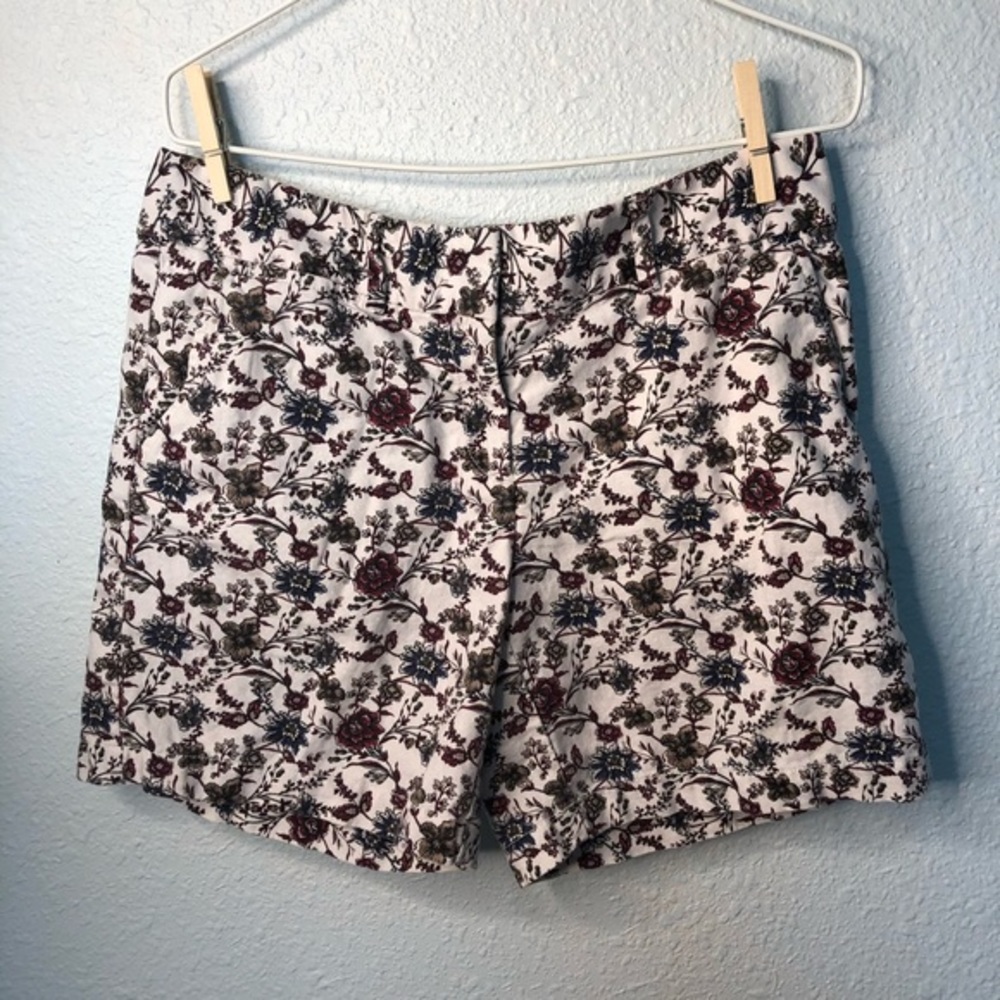 💜💜 Ann Taylor Loft Flat Front Floral Shorts Size 2